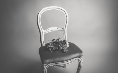 告别健身房：一把椅子打造高效居家健身