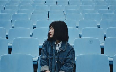 久坐办公族：椅子上的高效腹肌锻炼秘籍，告别腰酸背痛！